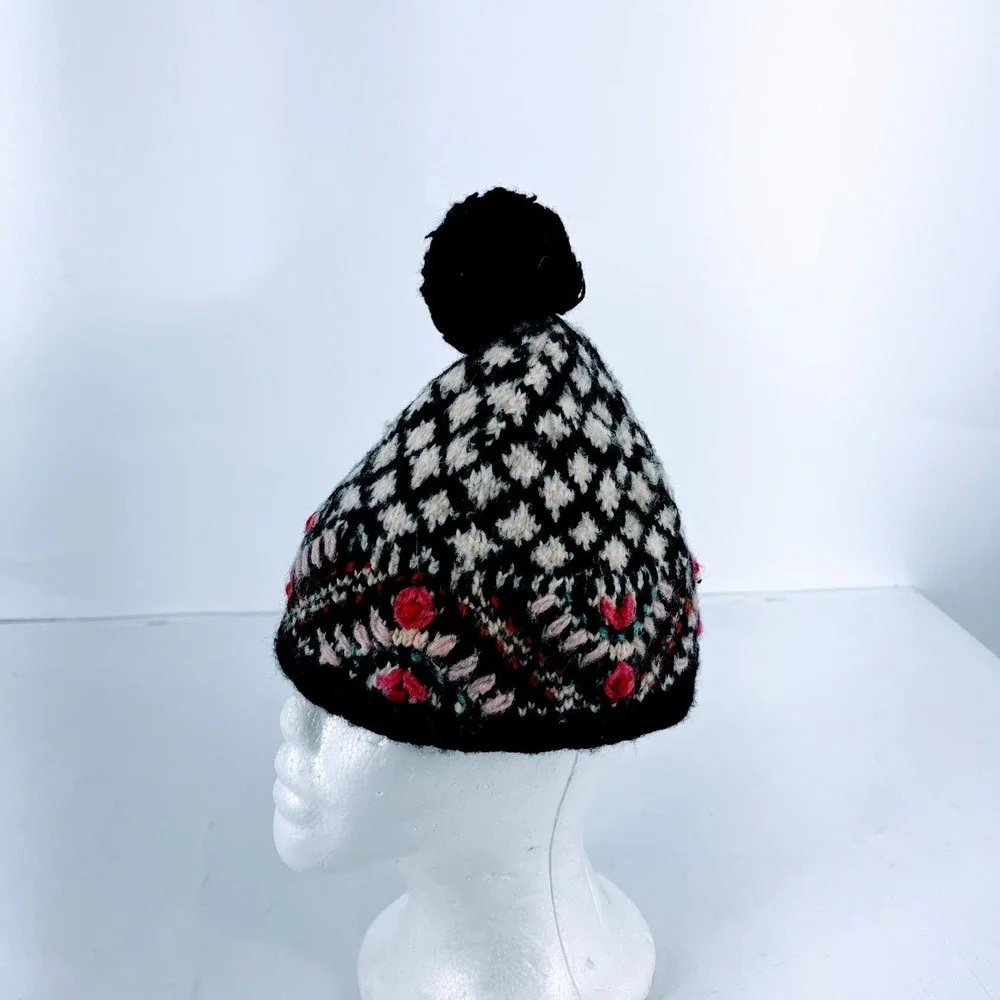French Knot Anthropologie Merino‎ Wool Fair Isle Knit Floral Embroidered Beanie